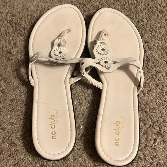 Bc club by Nicole white leather flower decal thong sandal size 11 - Picture 5 of 5